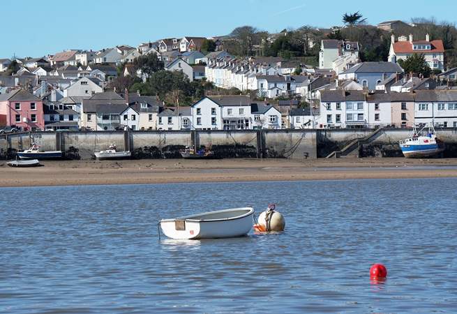 This is the lovely setting for Tydemans Cottage - at the heart of the historic fishing village of Appledore.