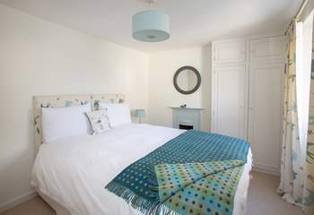 This bedroom is at the front of the cottage - another very comfortable bed with gorgeous bed linens.