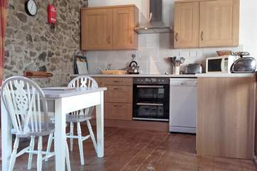 Compact kitchen/dining-area.