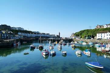 Porthleven's picturesque harbour with its array of restaurants, pubs and shops is a short drive away.
