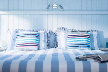 Bright and comfortable linens on the king-size bed make it an inviting place to be after a day out exploring all that this fabulous part of Cornwall has to offer.