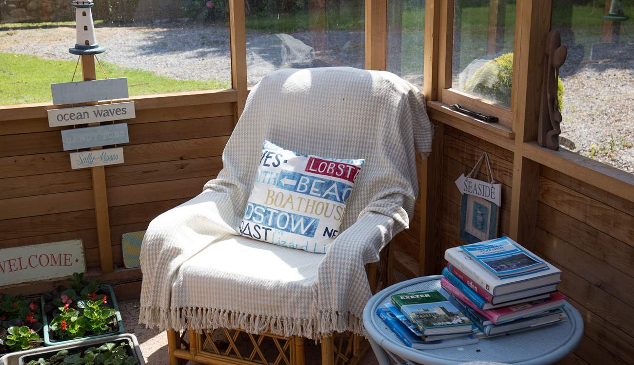 Relax in the summer-house.