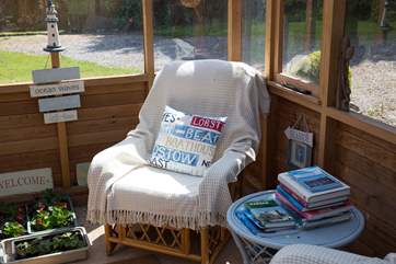 Relax in the summer-house.