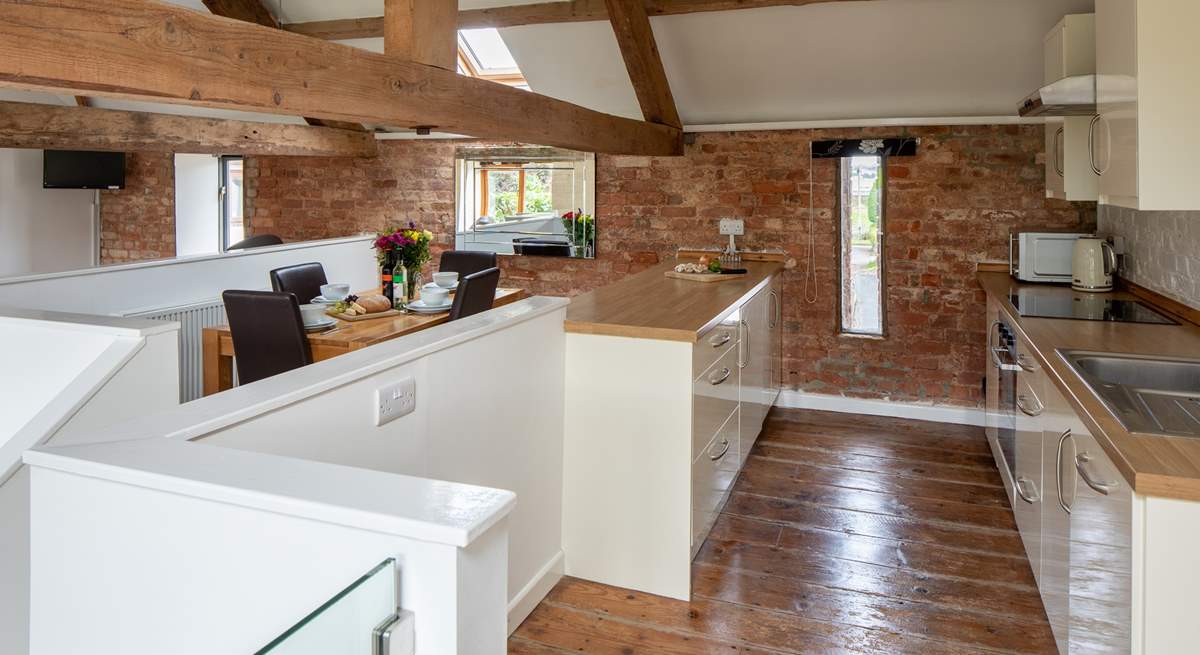 Kitchen links nicely to the dining area. Perfect for serving up that evening meal.