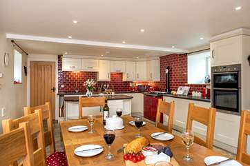 Enjoy leisurely large group meals around the dining-table.