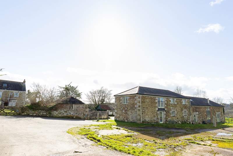 Dowstall Barn is located in the heart of the countryside with farmyard near by too. 