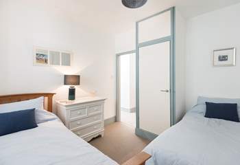 The twin bedroom is furnished with two full-size single beds.
