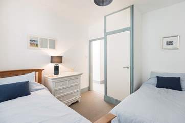 The twin bedroom is furnished with two full-size single beds.