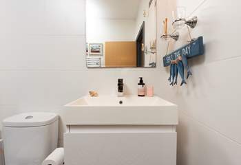 Seize the day in this delightful apartment.