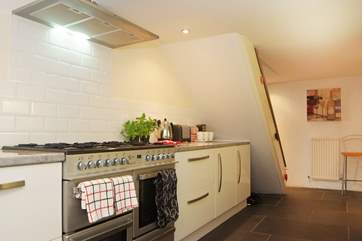 Slate flooring and understated kitchen units are in keeping with the simplicity of the cottage.