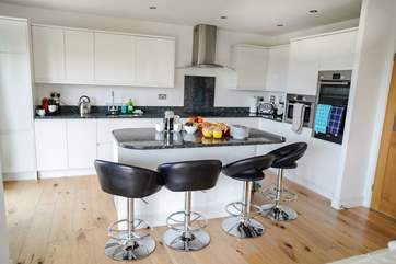 Some of you can gather around in the kitchen-area for an early breakfast.