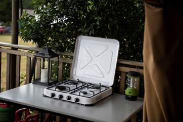 The outdoor hob is perfect for cooking up a yummy meal in the warmer months, if you don't fancy lighting the range.