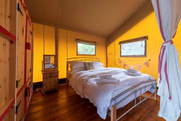 The comfortable double bedroom.