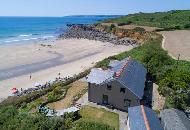 Welcome to Cliff House set in a stunning location in Perranuthanoe sleeping eight lucky guests with a hot tub overlooking the sea.