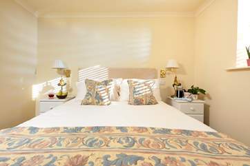 The double bedroom has a comfortable 5' bed with Vi-Spring mattress.