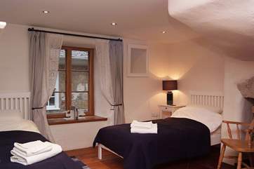 Bedroom 2 with twin beds.