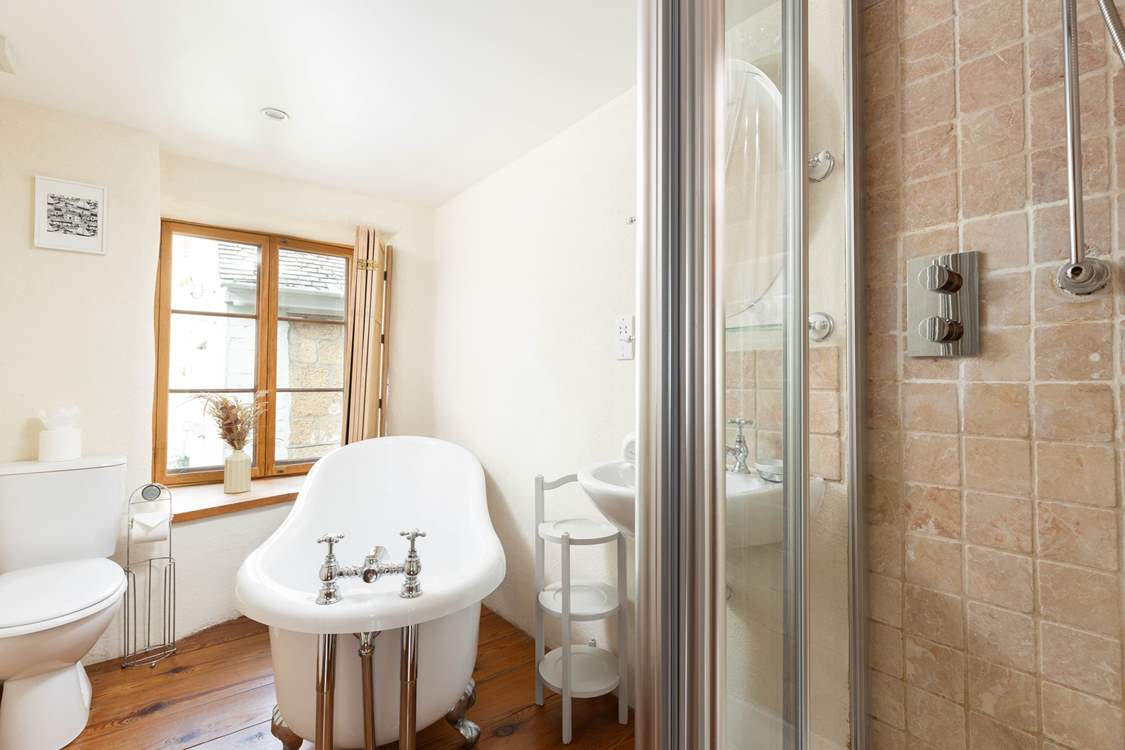 The gorgeous slipper bath.