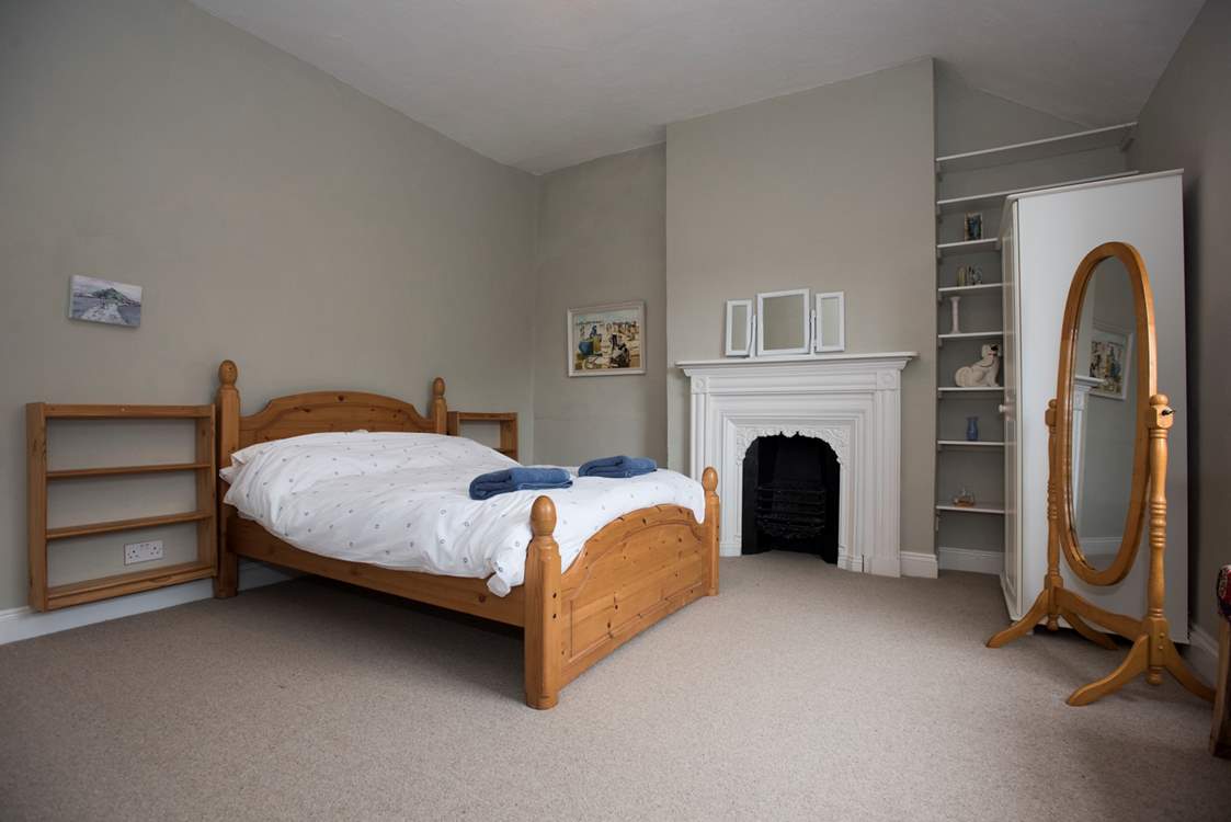 The double bedroom.