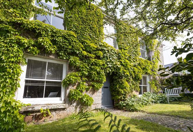 This gorgeous property has both front and back gardens for you to enjoy.