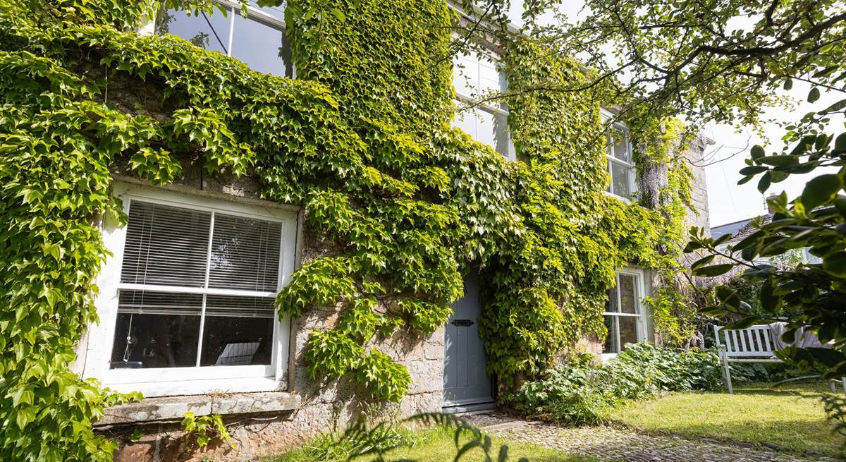 This gorgeous property has both front and back gardens for you to enjoy.