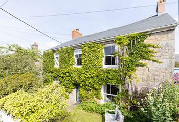 Welcome to Montaza, a stunning property in the charming village of Goldsithney.