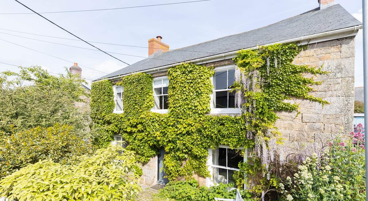 Welcome to Montaza, a stunning property in the charming village of Goldsithney.