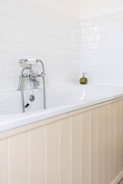 Wash away the sandy day in the huge bath.