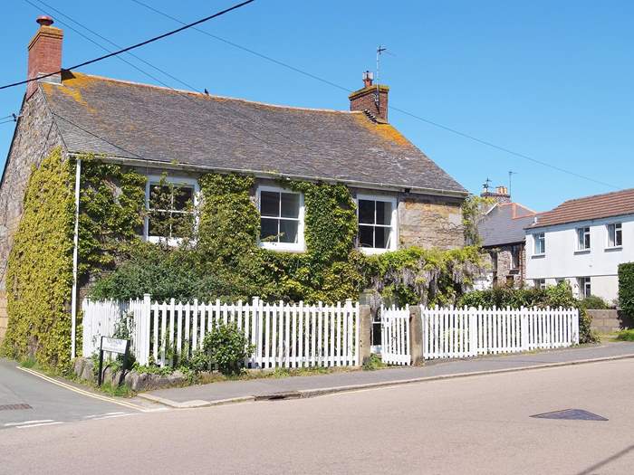 Montaza, Sleeps 6 in Marazion