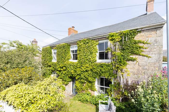 Montaza,Sleeps 6 + cot, 1.8 miles E of Marazion