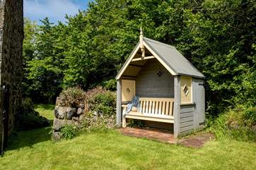 Find hidden spots in this stunnng garden.