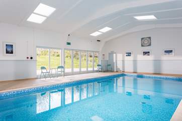 The fabulous shared swimming pool (open 24/7).