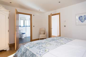 Bedroom 1 has 'zip and link' (3' twin or 6' super-king) beds and an en suite shower-room.