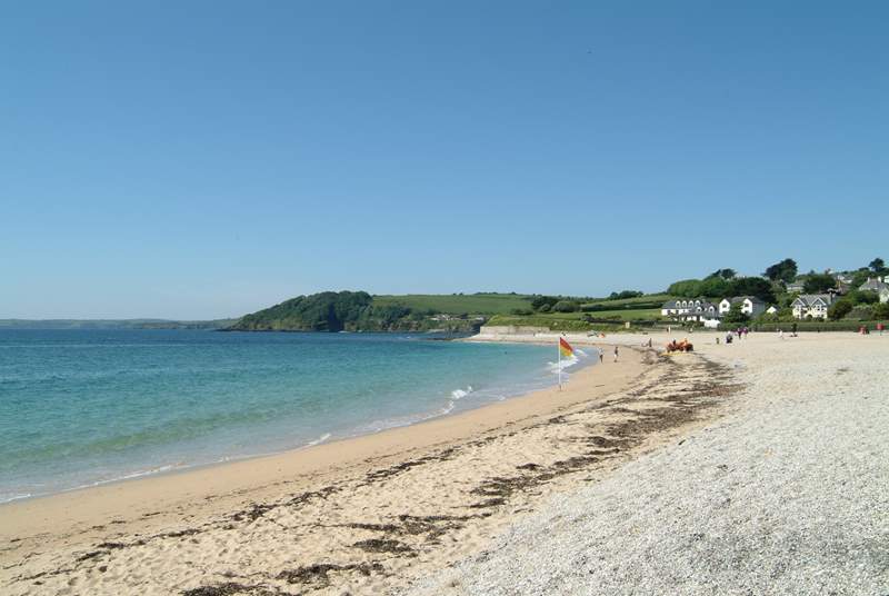 Gyllyngvase beach at Falmouth is just a 15 minute drive away.