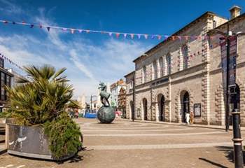 Cornwall's little city of Truro is within a short drive away too. 