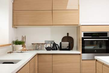 A lovely modern kitchen awaits you.