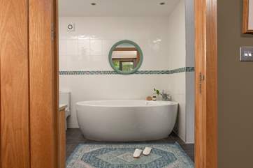 The gorgeous free standing bath is simply stunning.