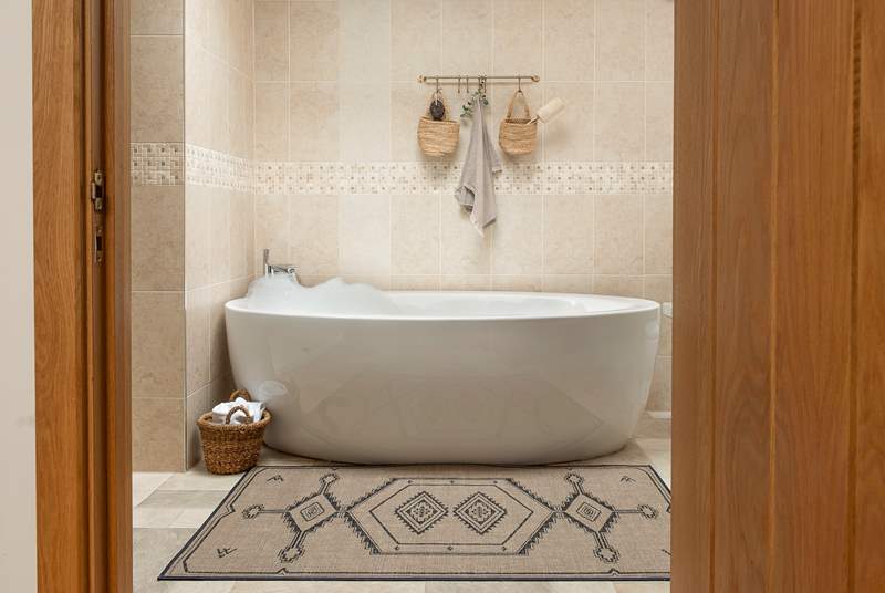 The gorgeous free standing bath is simply stunning.