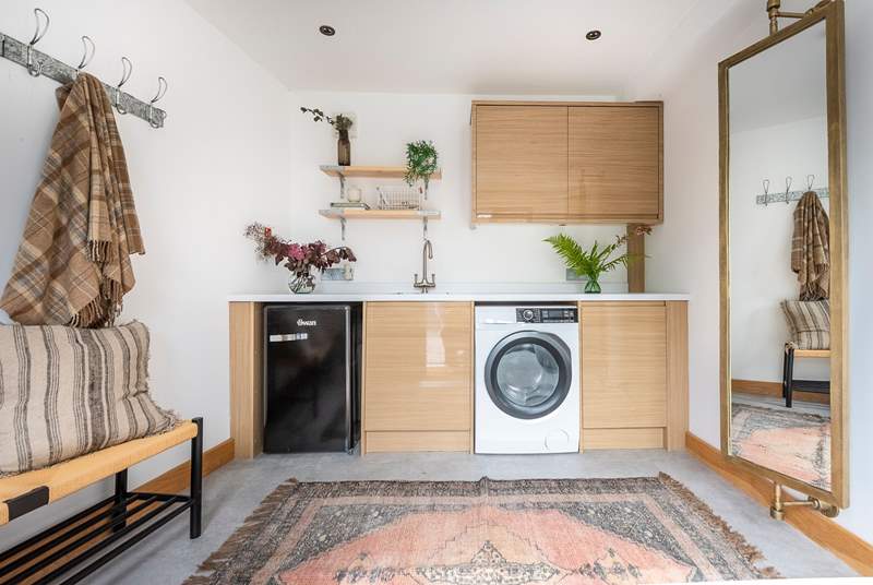 Open up the front door and step into the beautiful entrance hall that has a washing machine and freezer too. 