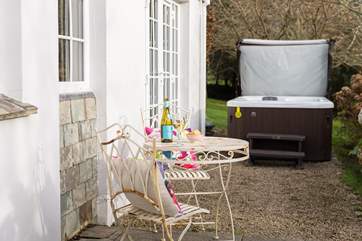 The hot tub is right next to the cottage.