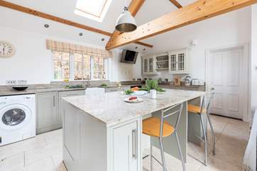 The kitchen is very well equipped.