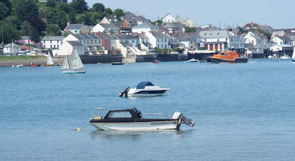 Appledore is a traditional old fishing village with a wonderful network of little lanes and passageways to explore.