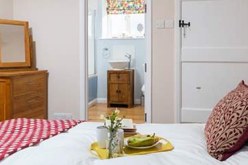 The super en suite bathroom.