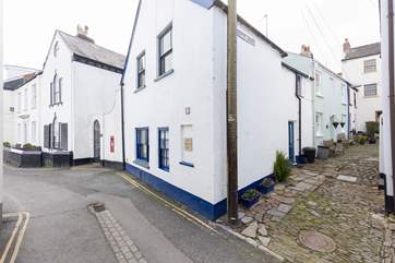 Set on a pretty cobbled street, Poachers Cottage is a delight.