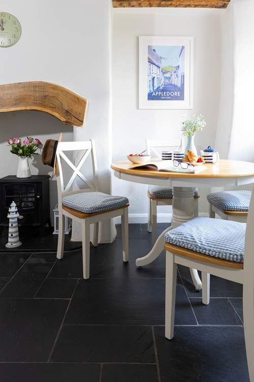 Come together at the dining table and plan the day ahead or enjoy a cosy dinner.