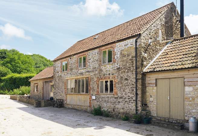 Sturthill Stable is a lovely barn conversion on a working farm in the most beautiful Dorset countryside, just a few miles inland from The Jurassic Coast.