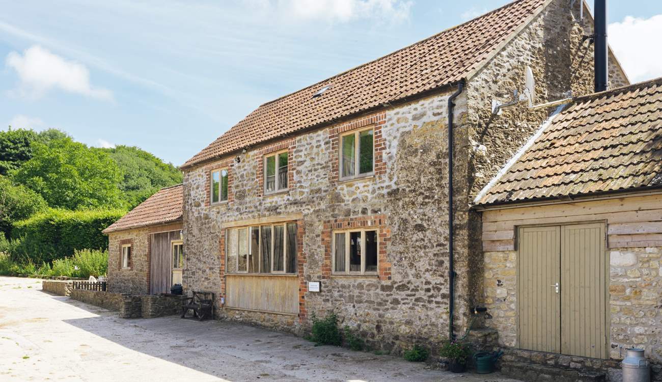 Sturthill Stable is a lovely barn conversion on a working farm in the most beautiful Dorset countryside, just a few miles inland from The Jurassic Coast.