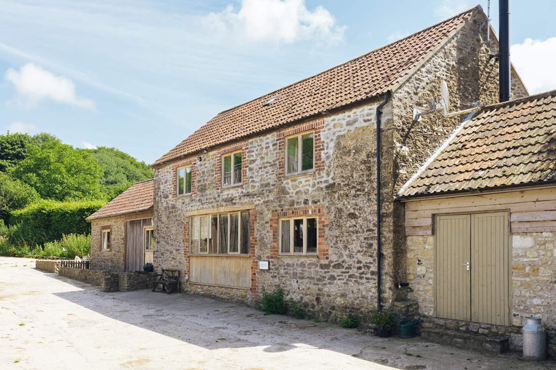 Sturthill Stable is a lovely barn conversion on a working farm in the most beautiful Dorset countryside, just a few miles inland from The Jurassic Coast (please note that dairy operations will cease at the farm on 24 March 2025).