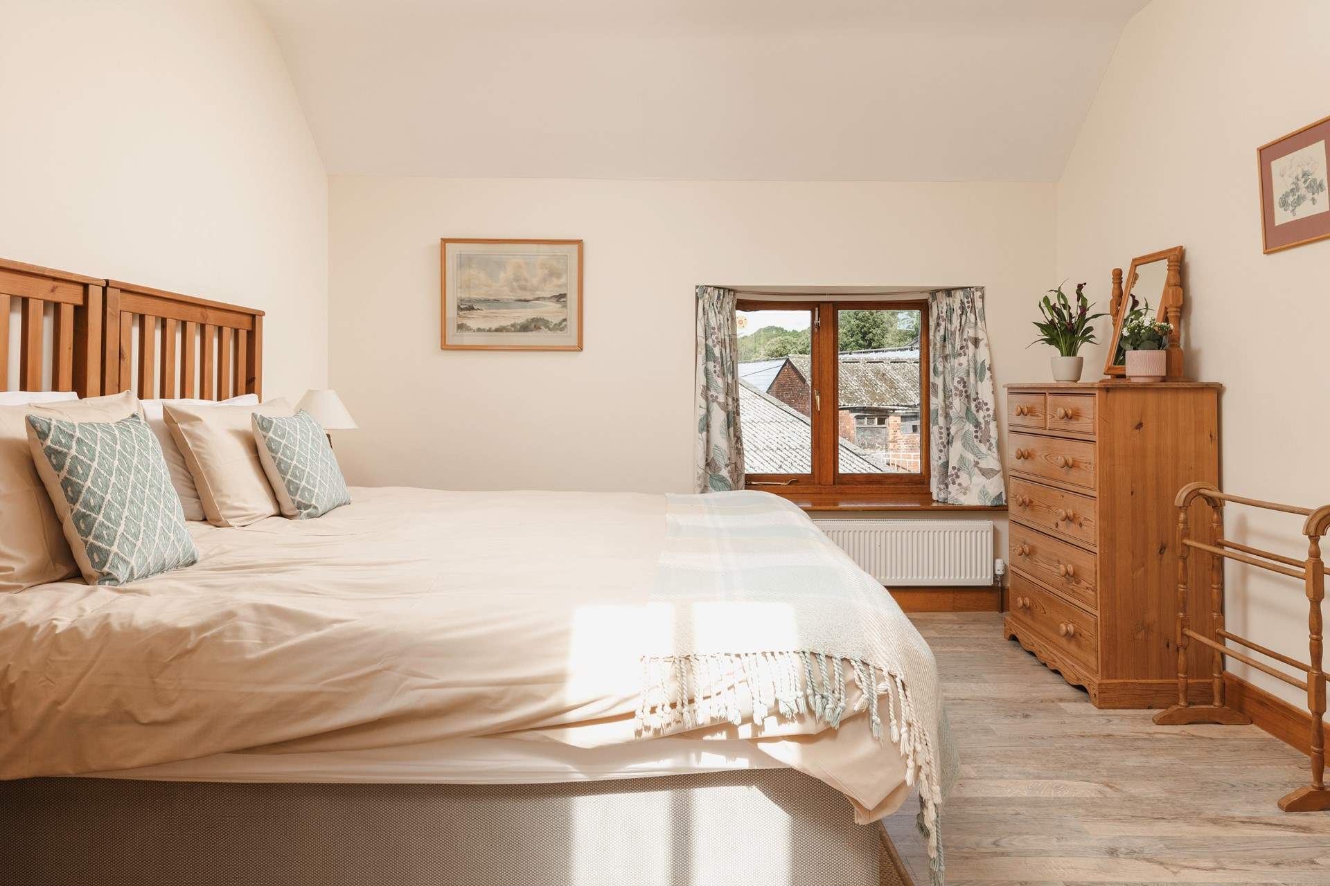 Relax in the main bedroom with sumptuous super-king bed, that can also be split in to two full size singles.