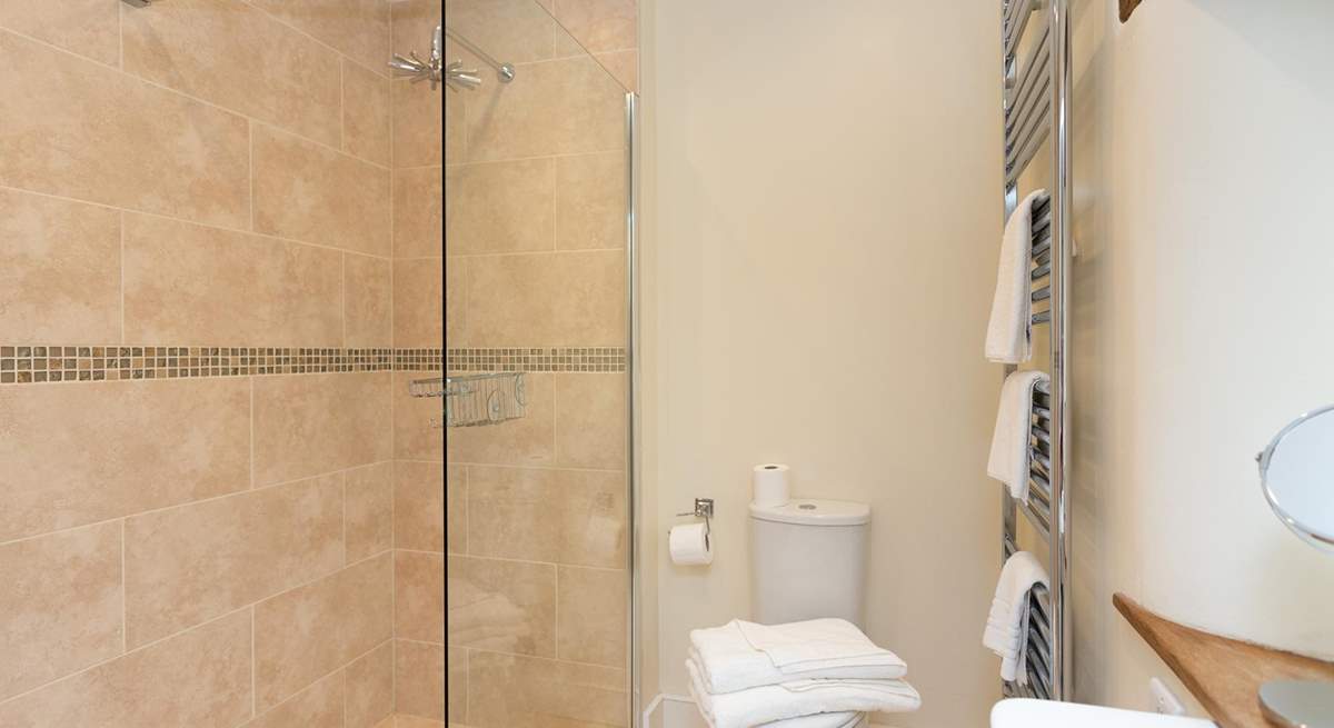 The ground floor bedroom has the bonus of an en suite wet-room so it is ideal for any guests with mobility problems.