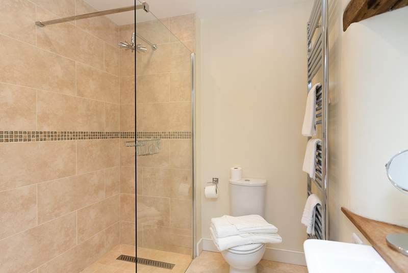The ground floor bedroom has the bonus of an en suite wet-room so it is ideal for any guests with mobility problems.